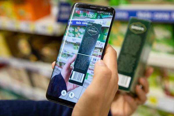 Nákup a platba mobilem? Ve 45 obchodech Tesco žádný problém