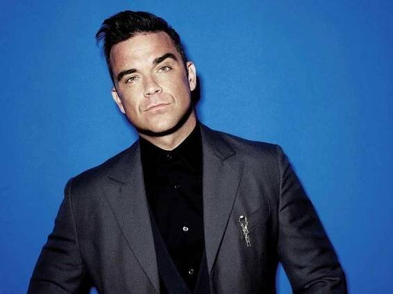 Král popu Michael Jackson je mrtev, ať žije korunní princ popu Robbie Williams. Už v úterý 20. srpna ho budeme mít na dosah, pobaví odvázaným koncertem z Tallinnu v přímém přenosu na 25 kin v ČR spolu se stovkami biografů po celém světě. 