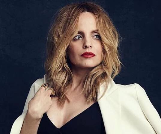 Mena Suvari Biography - Facts, Childhood, Family Life & Achievements