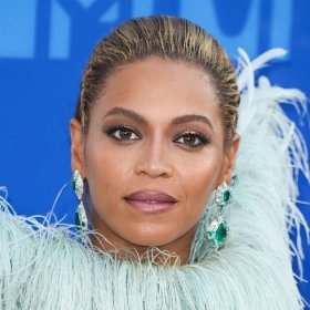 Beyoncé Shows Off Her Long Legs In Louis Vuitton Shorts And A Matching Jacket At The Grammys, But Fans Think 'Something Is Off': 'Looks 100 Years Old'