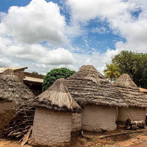kankan-traditional-house-guinea-miranass-tourisme