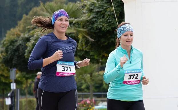 Startovné na závodní běhy v Luhačovicích: desítka, štafeta i půlmaraton