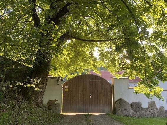 Před branou - Mokrosuky - Lešišov - foto 26