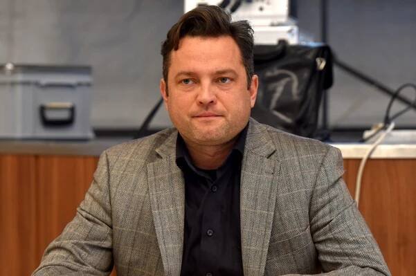 V kauze manipulovaných zakázek padlo další obvinění. Radní Bursík pozastavil členství v ODS
