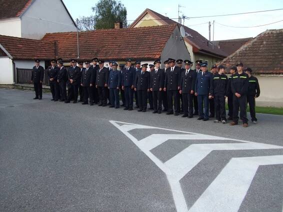Kladení věnce 2012 - Oficiální stránky obce Osek