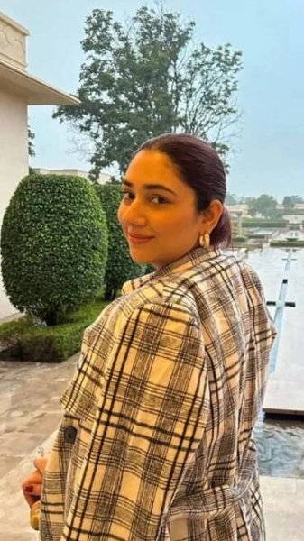 Disha Parmar’s Top 10 Stylish Looks