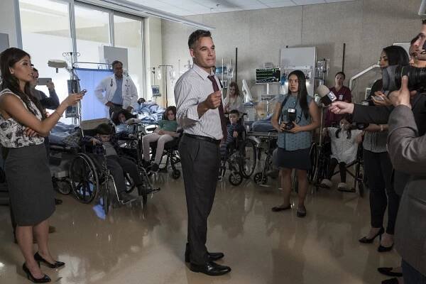Supergirl - Z filmu - Adrian Pasdar