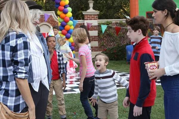 Jack Stanton, Thomas Barbusca, Sofia Black-D'Elia - Teta Mick - The Balloon - Z filmu