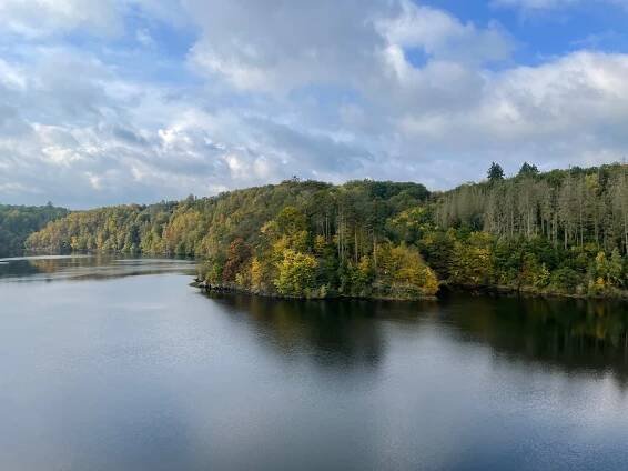 Povodí Vltavy upouští přehradu Orlík, lodě neproplují ani přes Kořensko