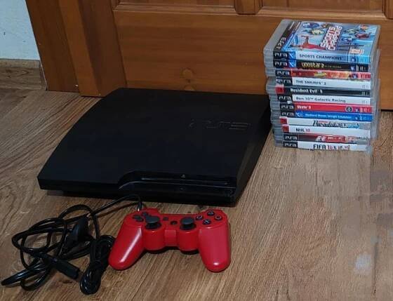 PS3 Slim 320GB+12hier - Počítače a hry