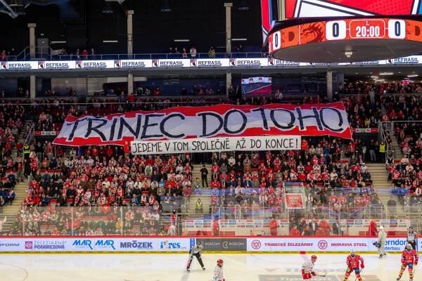 Třinec porazil Pardubice 4:1, vyrovnal ve finále na 3:3, rozhodne sedmý zápas