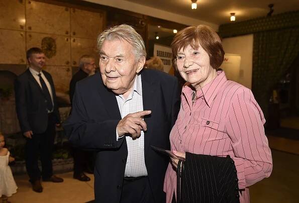 Otec Ivana Trojana neztrácí vitalitu. Na premiéře se sešly tři generace slavné herecké dynastie