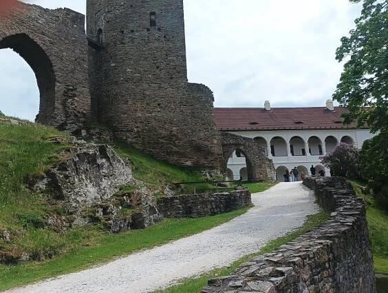 Hrad a zámek Velhartice