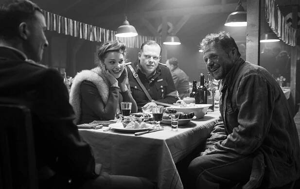 Max Hubacher, Britta Hammelstein, Bernd Hölscher, Samuel Finzi - Kapitán - Z filmu