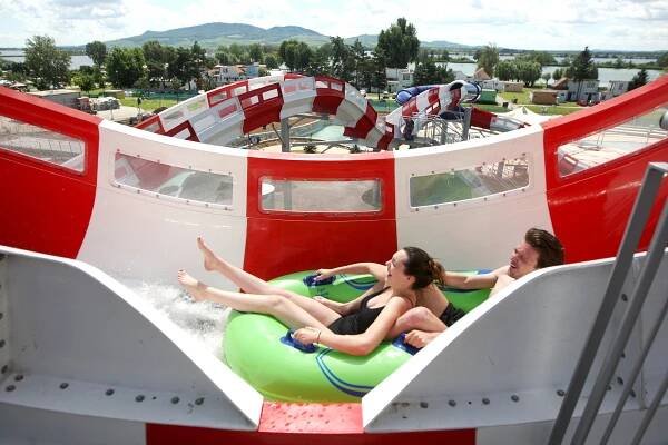 Tobogán, líná řeka i vodní svět s vodotrysky. Aqualand Moravia ukázal novinky