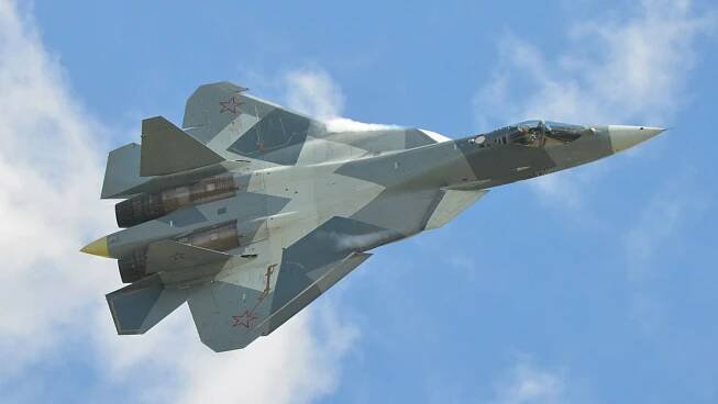 Ruské stíhačky Su-57 jako předražený a nechtěný létající komplex méněcennosti