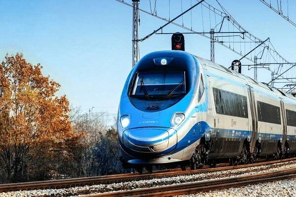Vysokorychlostní Pendolino od Alstomu v Polsku změnilo kvalitu cestování i pohled na železnici říká Artur Fryczkowski - Transport Minutes ®
