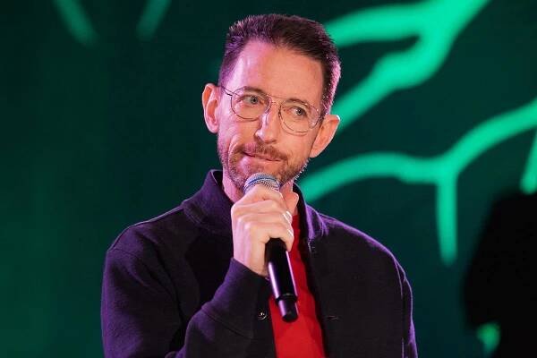 Stream It Or Skip It: ‘Neal Brennan: Crazy Good’ On Netflix, Making The Case For Talented People To Be A Bit Twisted