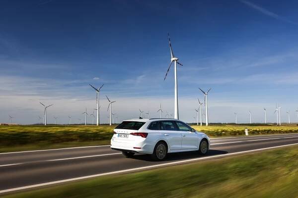 3 dostupná auta s plug-in hybridem: Kolik stojí a kdy se zaplatí?