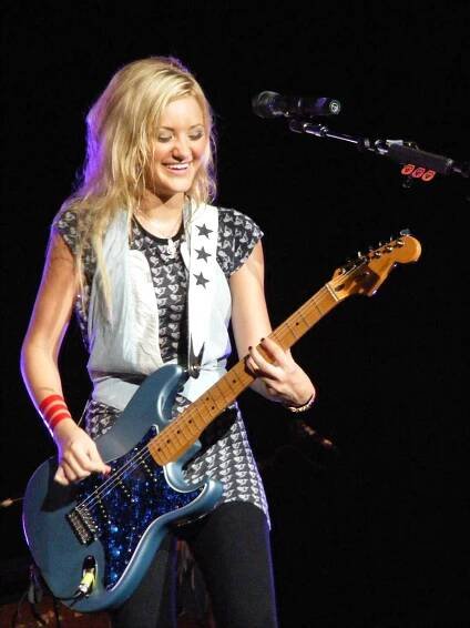 Soubor:Amanda Joy (AJ) Michalka - September 2007.jpg – Wikipedie