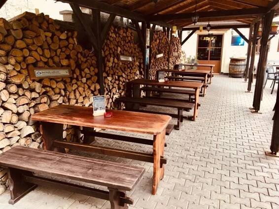 Restaurant a penzion Pod Draci skalou Karlštejn Exteriér fotografie
