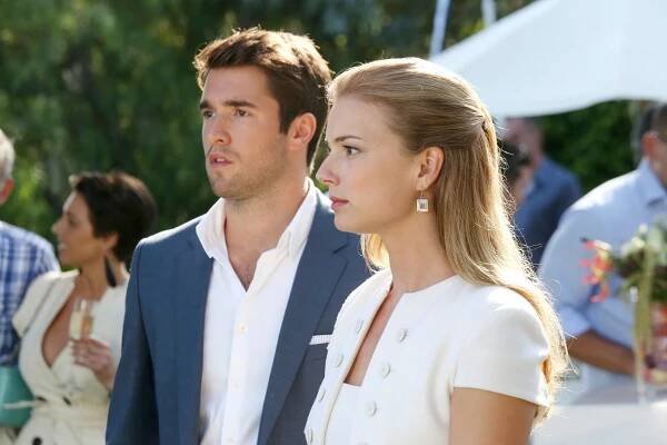 Pomsta - Confession - Z filmu - Josh Bowman, Emily VanCamp