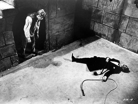 Blood of Dracula's Castle - Z filmu - Ray Young, John Carradine