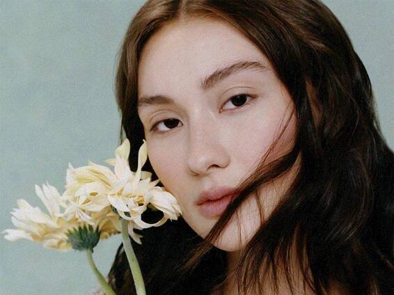 The Summer I Turned Pretty Star Lola Tung on Life Beyond Belly, Fame, and Growing Up