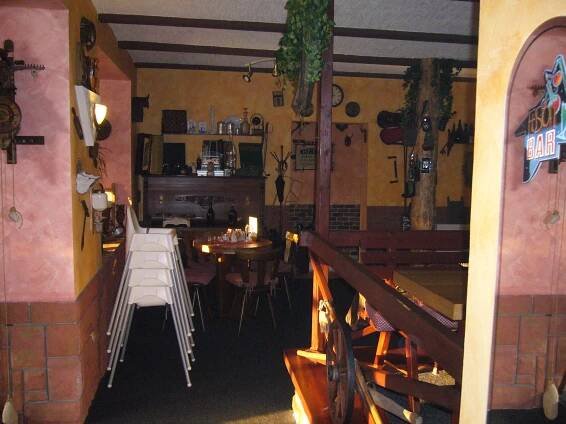 Restaurace Retro - hospůdka, jídlo, kuchyně, speciality, dárky, upomínkové předměty, keramika, hračky, petrovice, internetový