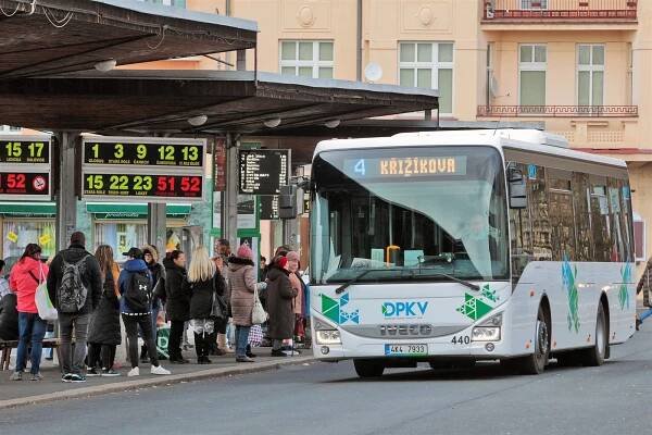 Lidé píšou petice kvůli změnám v MHD, chtějí i opravu ulic a chodníků