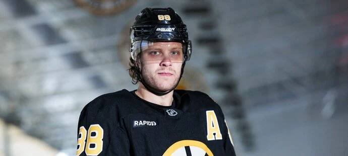 Pastrňák je od počátku v Bruins.