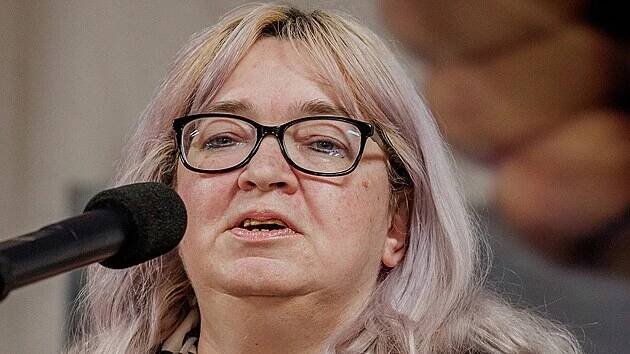 Senátorka Jana Zwyrtek Hamplová na  diskusním večeru „Za názor do basy? Jak se bránit zvůli novodobých cenzorů“