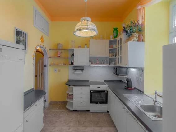 Fotografie nemovitosti - Prodej bytu 2+1 se zahrádkou a dvorem ve Znojmě Byt 2+1, OV, 68 m⊃2;, Znojmo – zahrada a dvůr