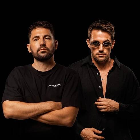 Poslechněte si interpreta Dimitri Vegas & Like Mike, sledujte hudební videa, přečtěte si životopis, podívejte se na data turné a další informace.