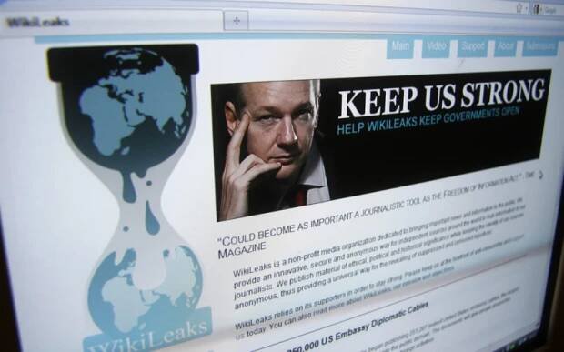 Galerie: Zakladatel WikiLeaks Assange má problém. Do několika dnů či hodin může přijít o azyl - Fotka 2 - Echo24.cz