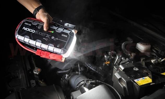 STARTOVACÍ BOX + POWER BANKA, STARTOVACÍ PROUD 4250A NOCO BOOST GBX155 (USA)