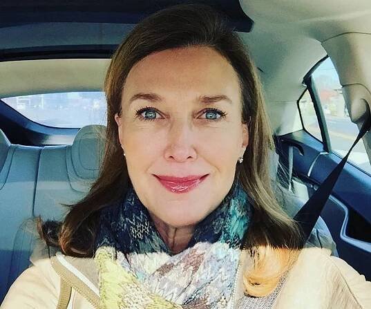 Brenda Strong Biography - Facts, Childhood, Family Life & Achievements