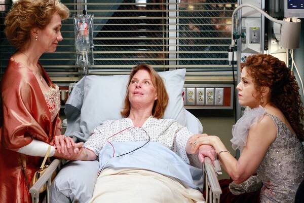 Kathy Baker, Mariette Hartley, Bernadette Peters - Chirurgové - Tam pod nebeskou bání – 1. část - Z filmu