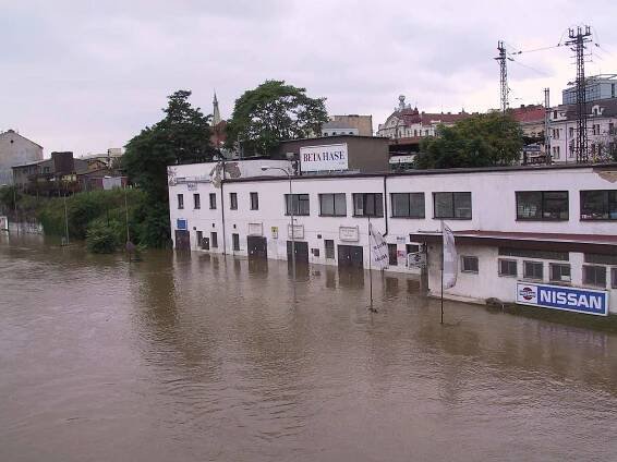 Ústí nad Labem se ve středu 13. srpna 2002 připravovalo na kulminaci Labe. Snímky jsou z centra města, předmostí a u přítoku Bíliny.