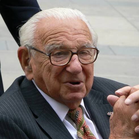 Sir Nicholas Winton v roce 1939 zachránil 669 převážně židovských dětí z okupovaného území Československa před transportem do koncentračních táborů | foto:  Li-sung
