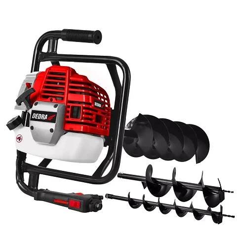 Benzínový zemní vrták, 1,45 kW | DEDRA je zařízení perfektní pro zemní práce, vhodné pro vrtání otvorů pro plotové sloupky, stromy nebo keře.