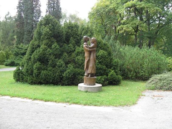 Karviná - Darkov,dřevořezba tančícího páru
