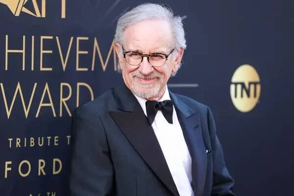 Americký režisér, producent a spisovatel Steven Spielberg přichází na 50. ročník AFI (American Film Institute) Life Achievement Award 2025 Vyznamenání Francis Ford Coppola konané v Dolby Theatre 26. dubna 2025 v Hollywoodu, Los Angeles — Stock obrázek