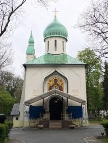 Vandal poničil pravoslavný kostel na Olšanských hřbitovech