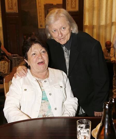 Václav Neckář si s Jitkou Zelenohorskou zahrál ve filmu Ostře sledované vlaky. 