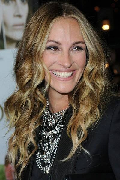 Julia Roberts (43) vůbec nestárne, na filmové premiéře okouzlila svým neskutečným vzhledem