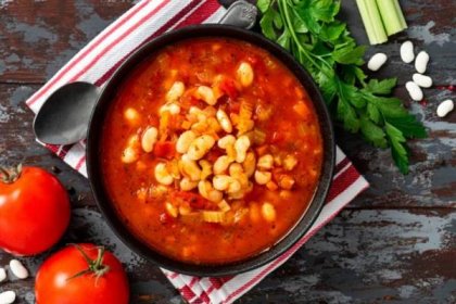 Fasolada: Vyzkoušejte tradiční řeckou polévku z fazolí a rajčat. Hezky vás nakopne - Jimeto.cz