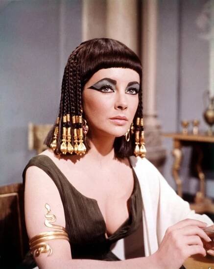 Elizabeth Taylor v roli Kleopatry.