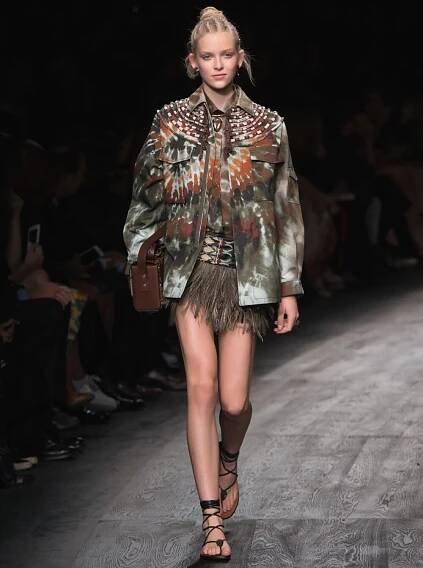 Valentino SS16 — SARA HESIKOVA