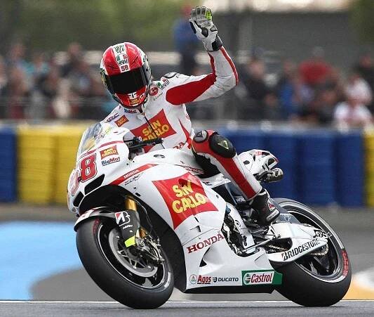 Marco Simoncelli tragicky zahynul v Sepangu. Před zraky svého otce